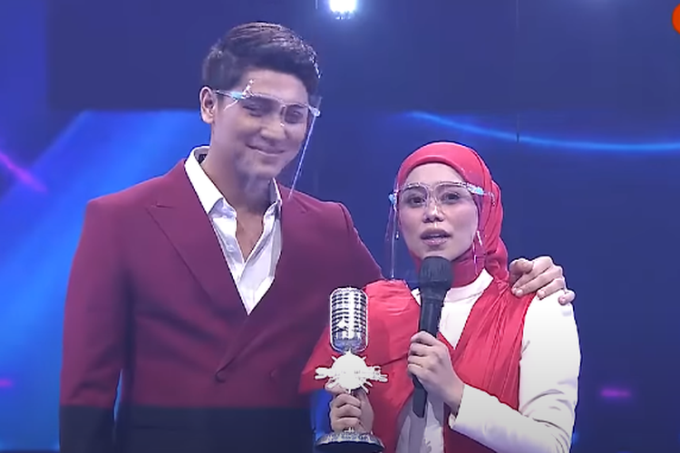 Lesti Kejora borong piala di SCTV Music Awards 2022.