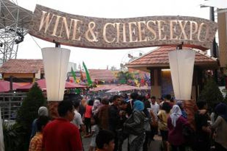Food Festival, salah satu dari 3 rangkaian utama Jakarta Fashion & Food Festival (JFFF), yang digelar di La Piazza Kelapa Gading, Jakarta Utara, Kamis (15/5/2014).