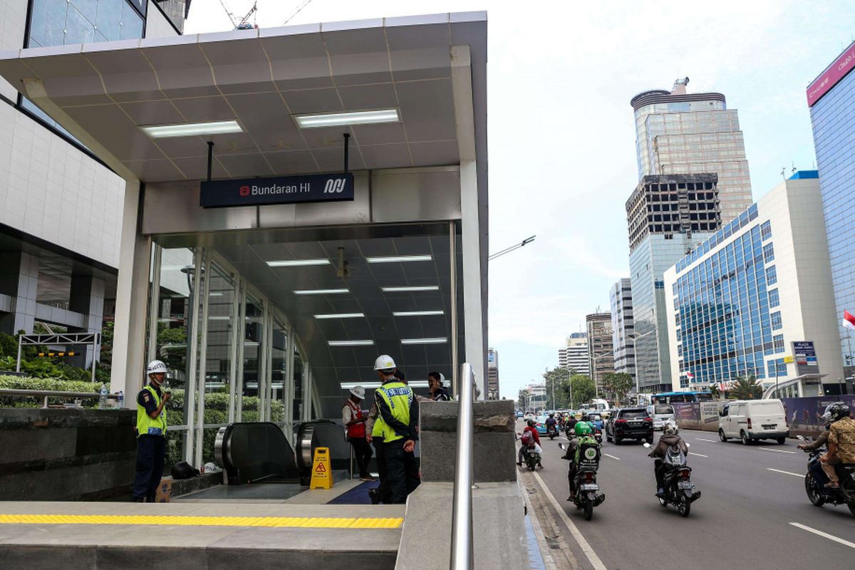 Suasana Stasiun MRT Bundaran Hotel Indonesia di Jakarta Pusat, Kamis (28/2/2019). Progres pembangunan MRT hingga saat ini sudah mencapai 99,06 persen dan rencana operasi komersial diperkirakan di antara 24-31 Maret.