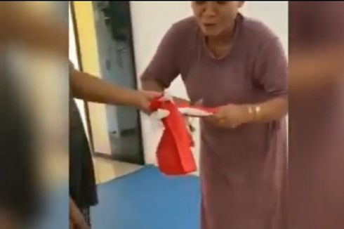 Video Viral di Medsos, Empat Ibu di Sumedang Gunting Bendera Merah Putih