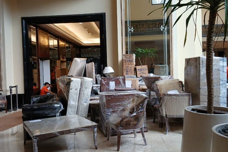 25.000 Kubik Barang Hotel Sultan Dipindahkan ke Gudang Bekasi