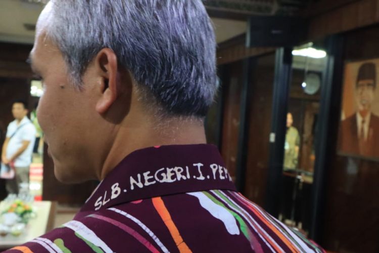 Dukung Peyandang Disabilitas, Ganjar Pakai Batik Karya Siswa SLB 