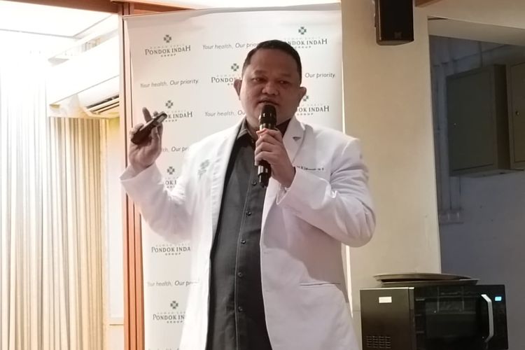 dr. Franky Mainza Zulkarnain, Sp. B, dari RS Pondok Indah - Puri Indah, saat ditemui di Kebayoran Baru, Jakarta Selatan, Senin (12/1/2026).