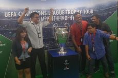 Trofi Liga Champions Mampir ke Gedung Kompas Gramedia 