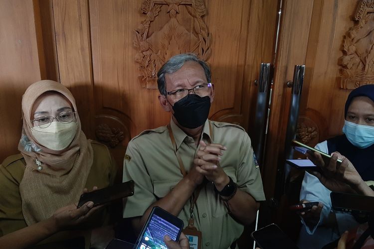 Kepala Dinas Pertanian, Pangan, dan Perikanan Kabupaten Sleman Suparmono saat menemui wartawan.