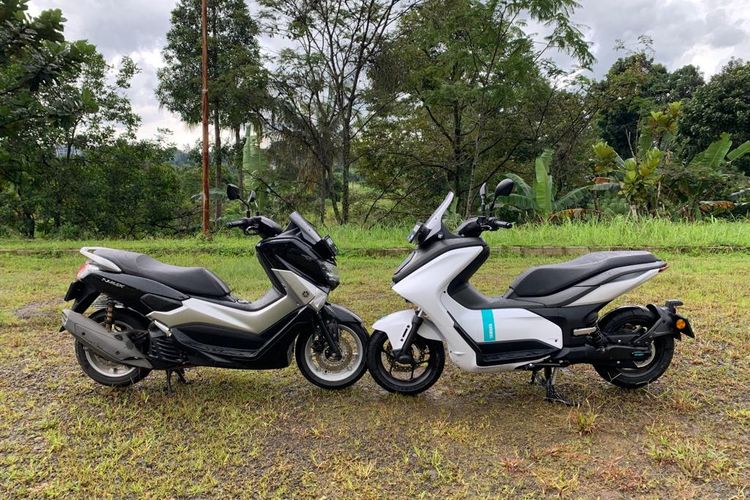 Yamaha E01 saat disandingkan dengan Yamaha NMAX gen pertama