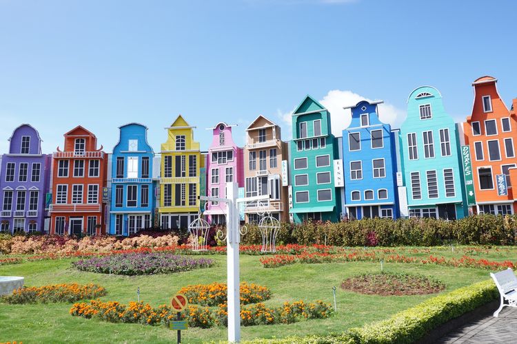 4 Spot Foto Menarik di Florawisata Santerra, Ada Little Korea