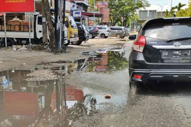 Beberapa ruas jalan di Pekanbaru kerap tergenang air.