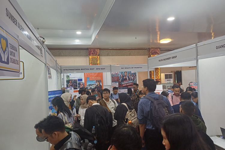 Sejak Pagi, Pencari Kerja Padati Job Fair Jaksel, Lowongan untuk Disabilitas Juga Dibuka
