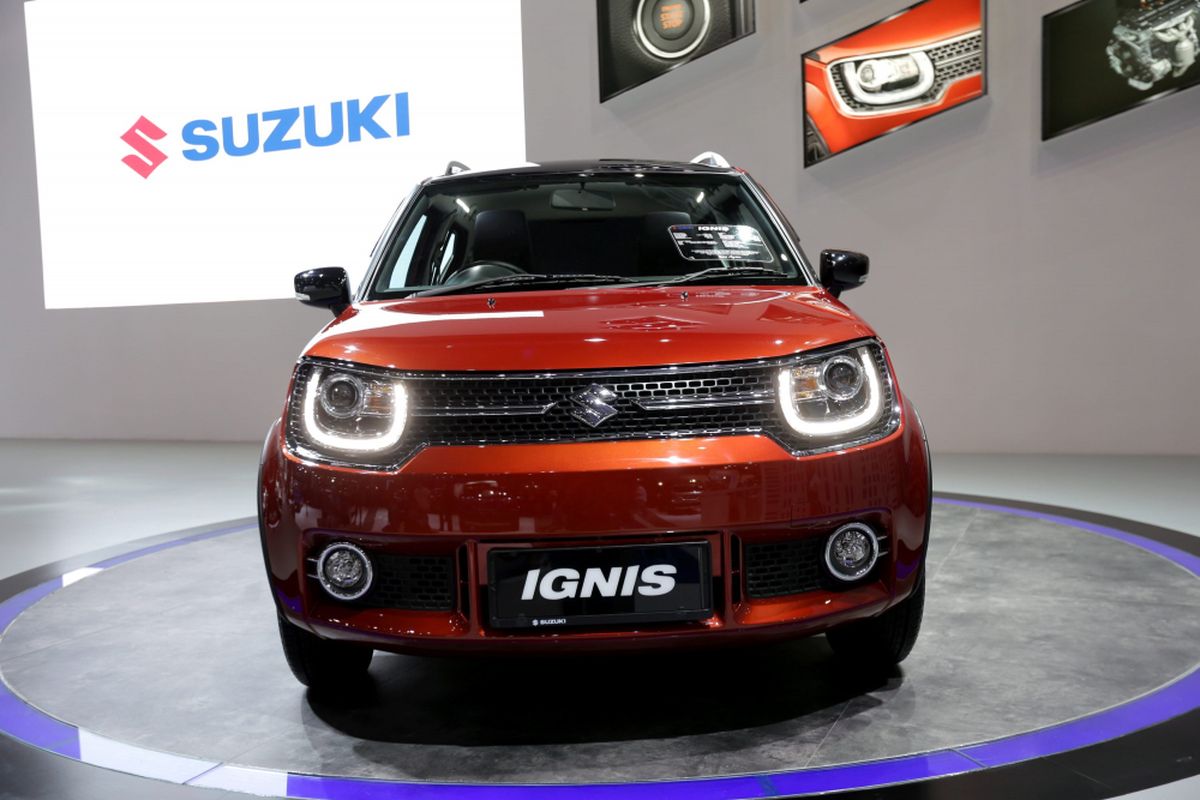 Suzuki Ignis dipamerkan saat ajang Indonesia International Motor Show (IIMS) 2017 di JI Expo, Kemayoran, Jakarta, Jumat (28/4/2017). Ajang pameran otomotif terbesar di Indonesia ini akan berlangsung hingga 7 Mei mendatang. KOMPAS IMAGES/KRISTIANTO PURNOMO