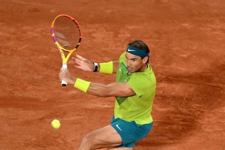 Petenis Spanyol, Rafael Nadal, melangkah ke partai final Roland Garros 2022. Dia berpeluang juara Grand Slam untuk ke-22 kalinya.