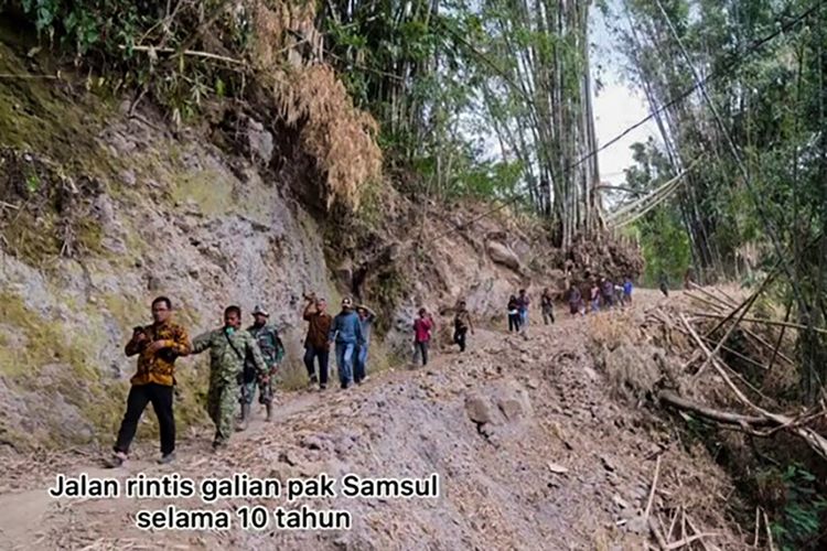 Jalan rintisan yang digali Samsul selama 10 tahun