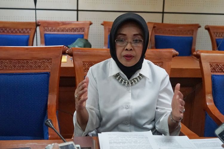 Ketua Tim Panja Pemerintah RUU Antiterorisme sekaligus Kepala Badan Pembinaan Hukum Nasional (BPHN) Enny Nurbaningsih seusai rapat Tim Perumus RUU Antiterorisme di Kompleks Parlemen, Senayan, Jakarta, Rabu (23/5/2019).