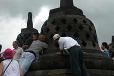 Jangan Lagi Pegang dan Injak Stupa di Candi Borobudur
