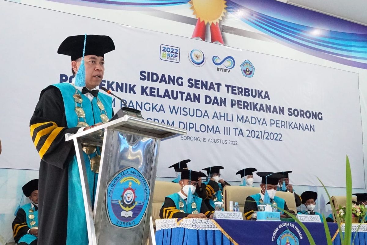 Acara wisuda Politeknik KP Sorong di Aula Klawaiso, Politeknik KP Sorong, Papua Barat, Senin (15/8/2022).
