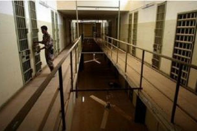 Penjara Abu Ghraib pernah digunakan sebagai pusat penyiksaan di masa Saddam Hussein berkuasa. 