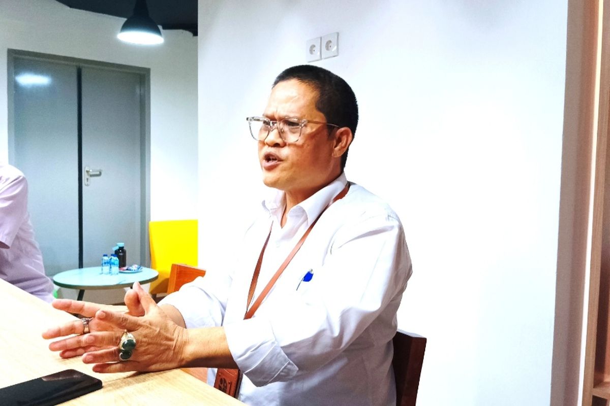 Kabiro Komunikasi Publik Umum dan Kesekretariatan BRIN Driszal Friyantoni saat memberikan keterangan di Gedung BJ Habibie, Jakarta, Jumat (3/2/2023).