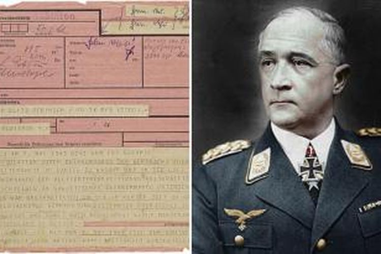Surat perintah menyerah tanpa syarat kepada pasukan sekutu yang dikirimkan pemimpin militer Jerman, Marsekal Udara Karl Doenitz kepada Field Marshall Robert Ritter von Greim (kanan) untuk menghentikan tembak menembak pada 9 Mei 1945. 