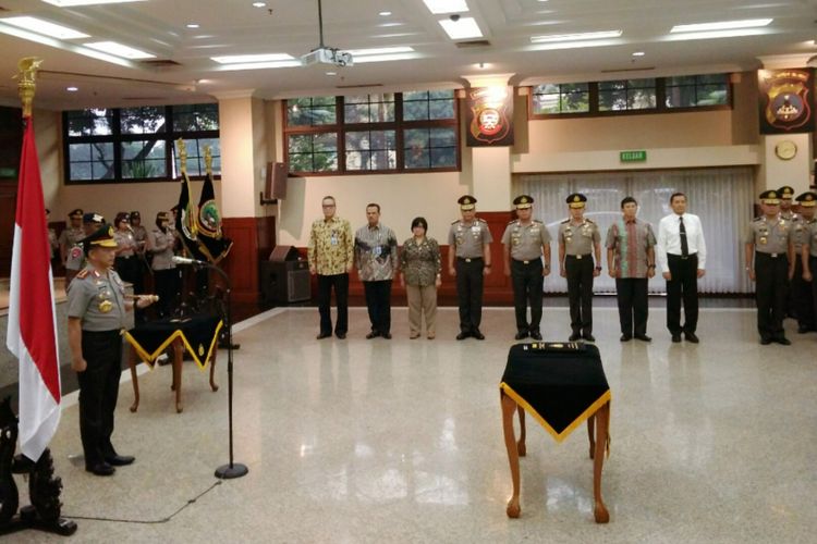 Kepala Kepolisian RI (Kapolri) Jenderal Polisi Tito Karnavian memimpin acara serah terima jabatan (sertijab) Kapolda Sumatera Utara dan Maluku Utara yang digelar di Markas Besar Kepolisian RI (Mabes Polri), Jakarta Selatan, Jumat, (7/7/2017).