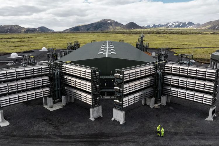Teknologi penangkap karbon dioksida langsung dari udara besutan perusahaan asal Swiss, Climeworks, yang berlokasi di Islandia. 