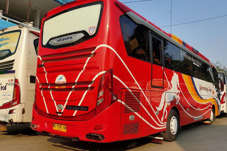 Bus PO Gumarang Jaya bodi bagian belakang