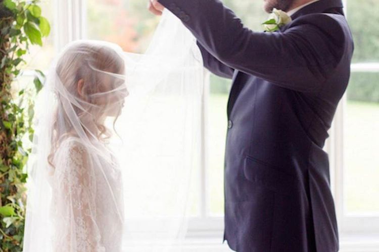 Ilustrasi pernikahan di bawah umur.