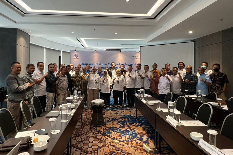BPJS Ketenagakerjaan saat menggelar evaluasi dan monitoring pelaksanaan program JKP yang diikuti oleh 16 konfederasi maupun federasi serikat buruh atau pekerja di Indonesia.
