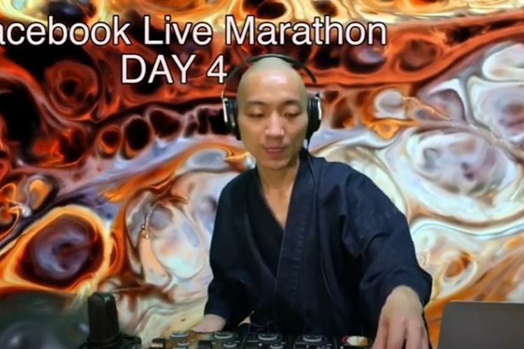 Yogetsu Akasaka, seorang musisi Jepang sekaligus biksu Buddha yang berdakwah melalui musik.