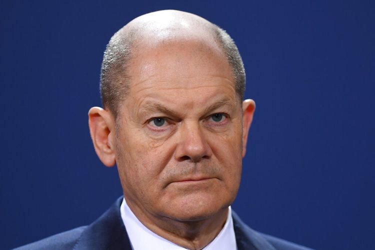 Kanselir Jerman Olaf Scholz menghadiri konferensi pers dengan para pemimpin tiga negara Baltik, Presiden Lithuania Gitanas Nauseda, Perdana Menteri Estonia Kaja Kallas dan Perdana Menteri Latvia Karins, menjelang konsultasi tentang krisis Ukraina, di Kanselir, Berlin, Kamis 10 Februari , 2022. 