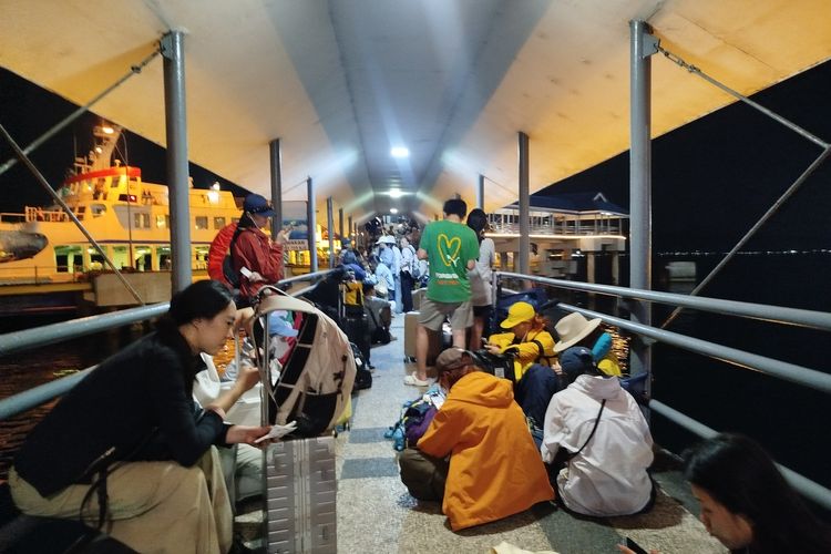 Pelabuhan Ketapang Lumpuh, Pengguna Jasa Tertahan Berjam-jam