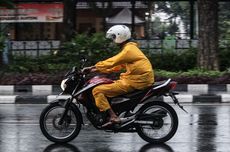 Musim Hujan, Trik Murah Bikin Sarung Tangan Motor Anti Air