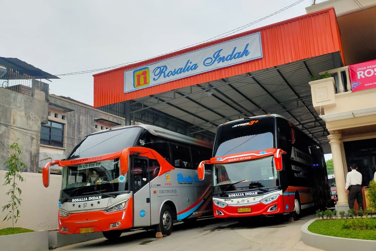 Pool bus PO Rosalia Indah di Tajur Bogor