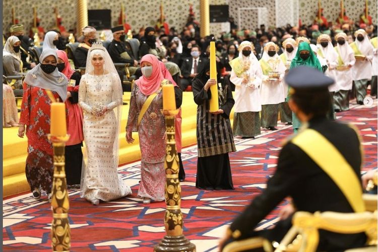 Tangkapan layar dari unggahan Pangeran Mateen dari Brunei Darussalam yang menampilkan suasana pernikahan putri Sultan Brunei Darussalam, Putri Fadzillah Lubabul Bolkiah. Pesta pernikahan Putri Fadzillah tersebut juga digelar selama 10 hari berturut-turut dan dimulai sejak 16 Januari hingga 25 Januari.