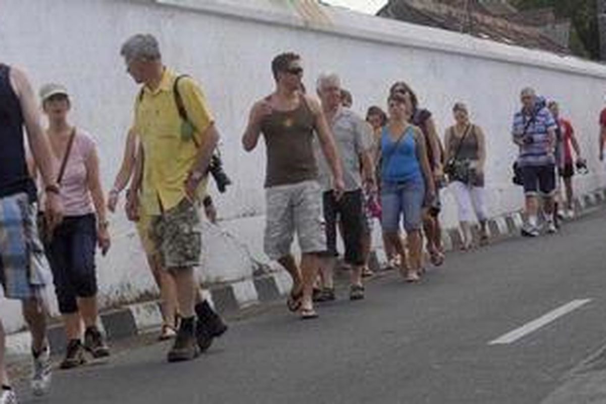 Ilustrasi: wisatawan mancanegara yang mengunjungi Yogyakarta