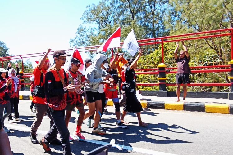 Menolak Geotermal, Relawan Lari 150 Km dari Gunung Lawu Menuju Semarang