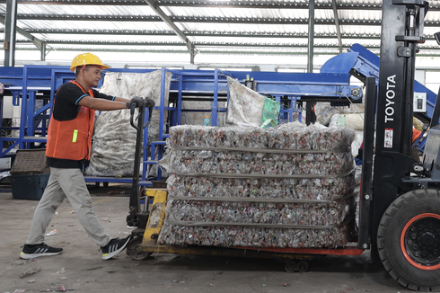 Dari Furnitur sampai Fesyen, Ini Manfaat Botol Plastik Daur Ulang