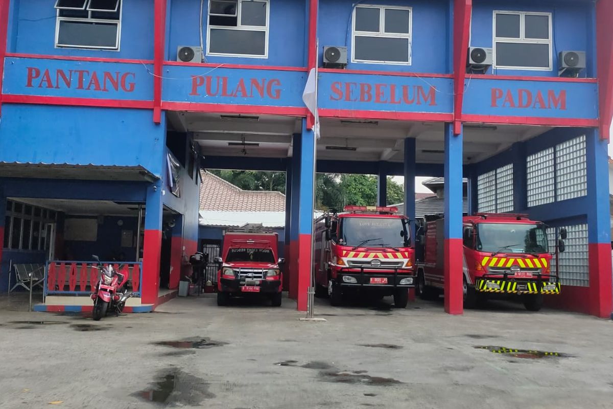 Kendaraan pemadam kebakaran di Kantor Damkar Pasar Minggu, Jakarta Selatan
