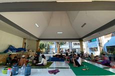 Hampir Sepekan Diusir dari Unit, 27 KK Warga Rusunawa Gunungsari Surabaya Tidur di Halaman