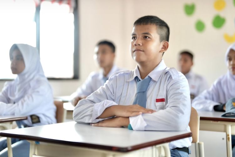 Sifan Alyori (16) bercerita pengalamannya berupaya masuk ke Sekolah Rakyat Menengah Atas (SRMA) 13 Bekasi, Jawa Barat gagasan Presiden Prabowo Subianto