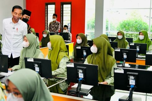 Tinjau Pesantren API Magelang, Jokowi Ingin Semua Sekolah dan Ponpes Sudah 100 Persen Vaksin