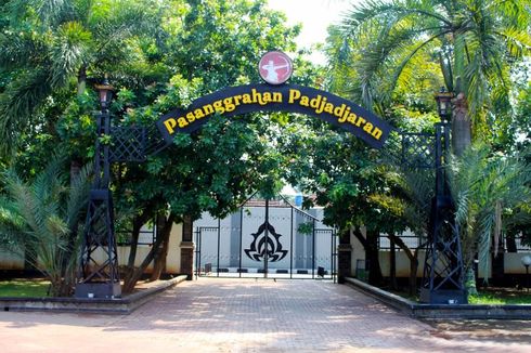 Jam Buka Alun-alun Kiansantang Pasanggrahan Padjajaran di Purwakarta