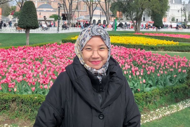 Didikan orangtua yang menanamkan kemandirian membentuk Alfina Rahmatia jadi perempuan tangguh hingga kini menempuh S3 di luar negeri.