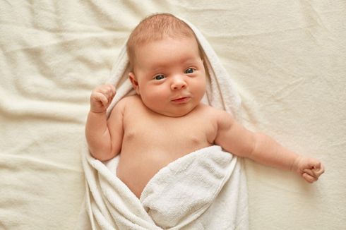 7 Cara Merawat Kulit Bayi Usia 0-6 Bulan, Rutin Ganti Popok 