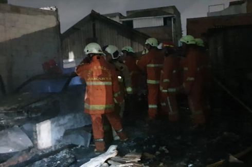 3 Rumah Ludes Terbakar di Penggilingan karena Petasan