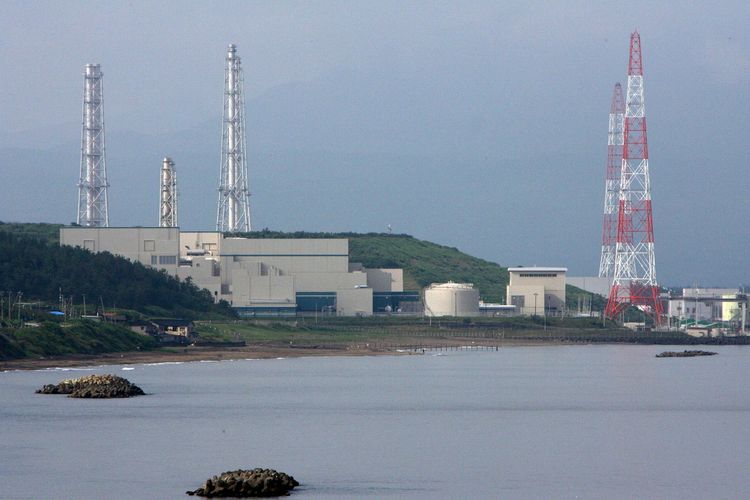 Pemandangan Pembangkit Listrik Tenaga Nuklir (PLTN) Kashiwazaki-Kariwa di Kashiwazaki, Jepang, 18 Juli 2007.