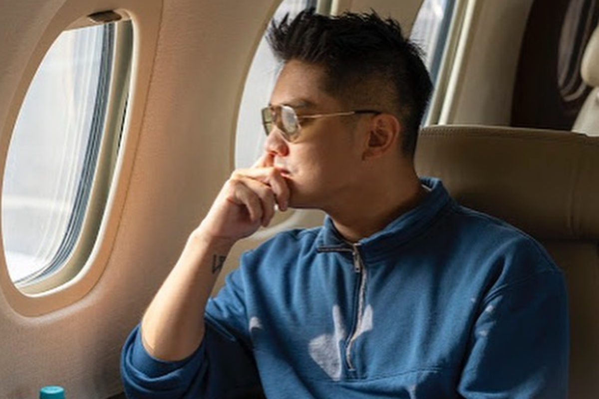 Boy William foto di dalam jet pribadi