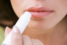 Tips Penggunaan Lipstik untuk Si Bibir Hitam