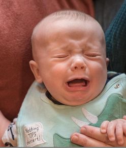 Bagaimana Cara Mengatasi Hidung Tersumbat pada Bayi?