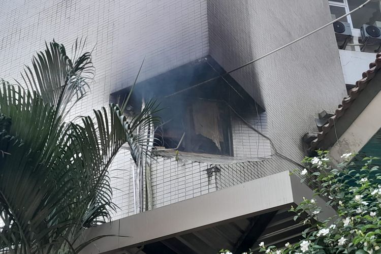 Kampus Untag Surabaya Terbakar, Api Menghanguskan Ruang Server Internet