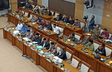 Rapat Kerja antara Menteri Agama (Menag) Yaqut Cholil Qoumas di Kompleks Parlemen, Senayan, Jakarta, Rabu (15/2/2023) malam.
